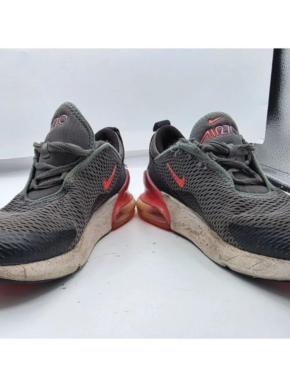 Nike Air Max 270 Girls Size 1 Smoke Gray Hyper Pink Sneakers Athletic AO2372-031